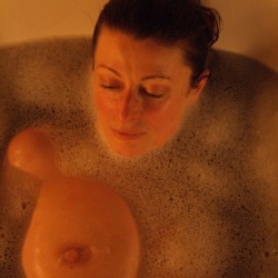 Sexy Anna In The Bath